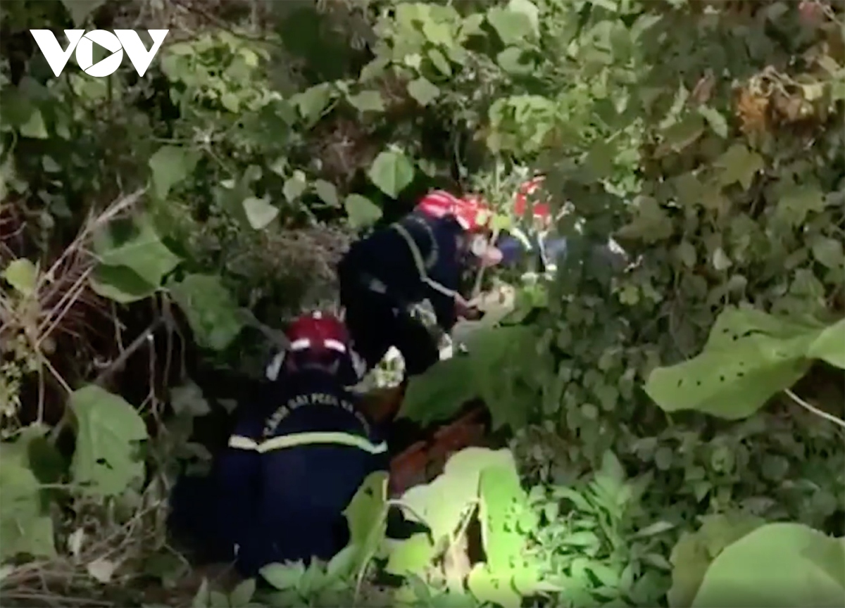 1 thanh niên ở Đà Nẵng thoát chết khi xe máy lao xuống vực ở Sơn Trà